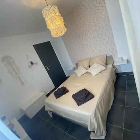 Debake House Hébergement de vacances Aimargues